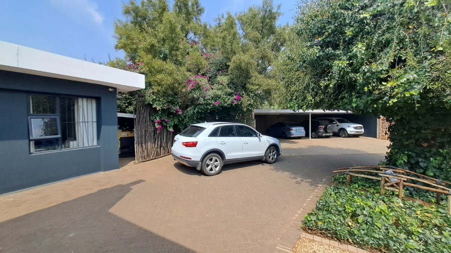 5 Bedroom Property for Sale in Langenhovenpark Free State
